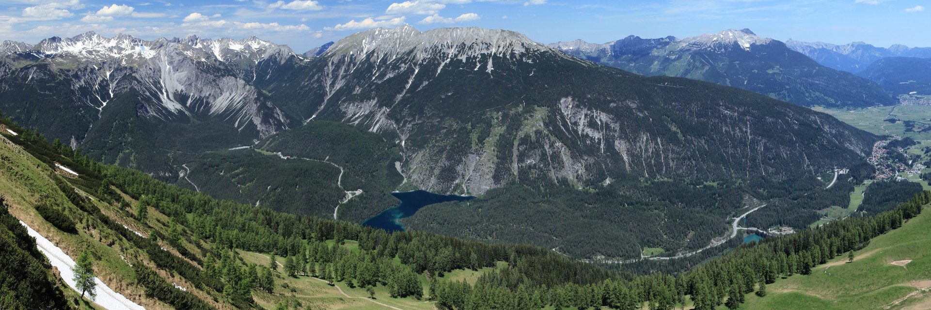 Blick über die Fernpassfurche in Richtung Allgäuer Alpen